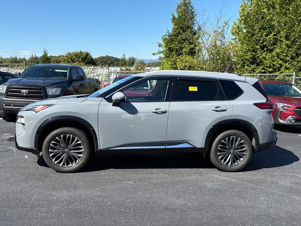 2025 Nissan Rogue Platinum photo 3