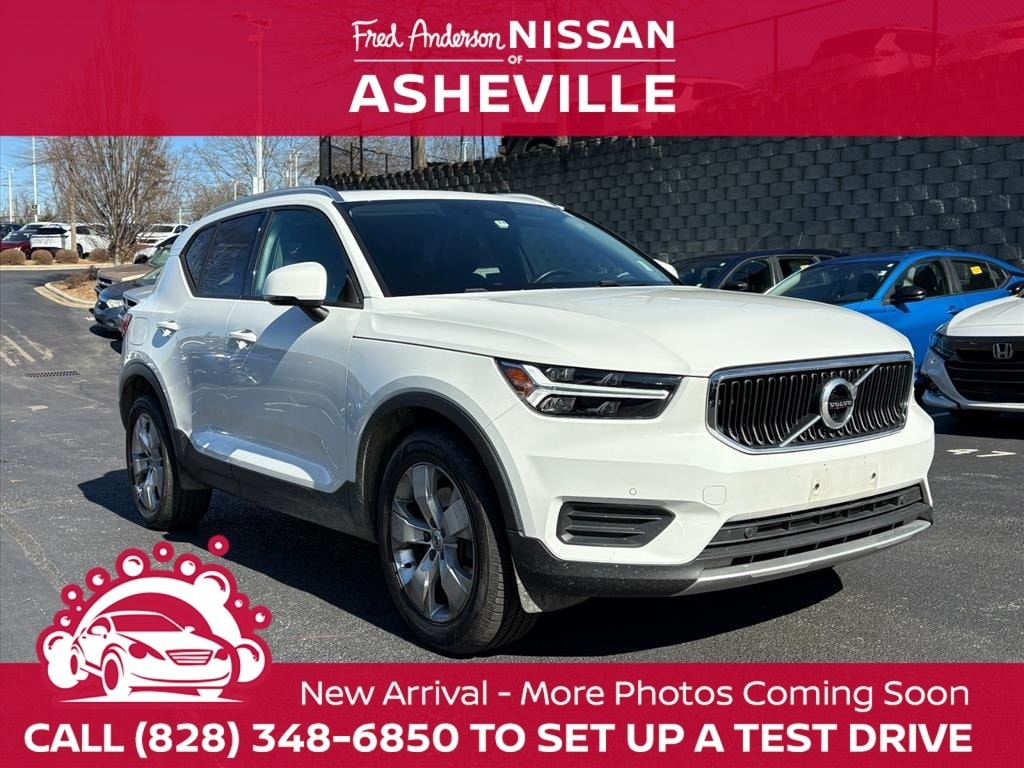 Used 2020 Volvo XC40 Momentum SUV