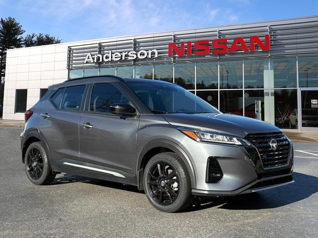 2023 Nissan Kicks SR