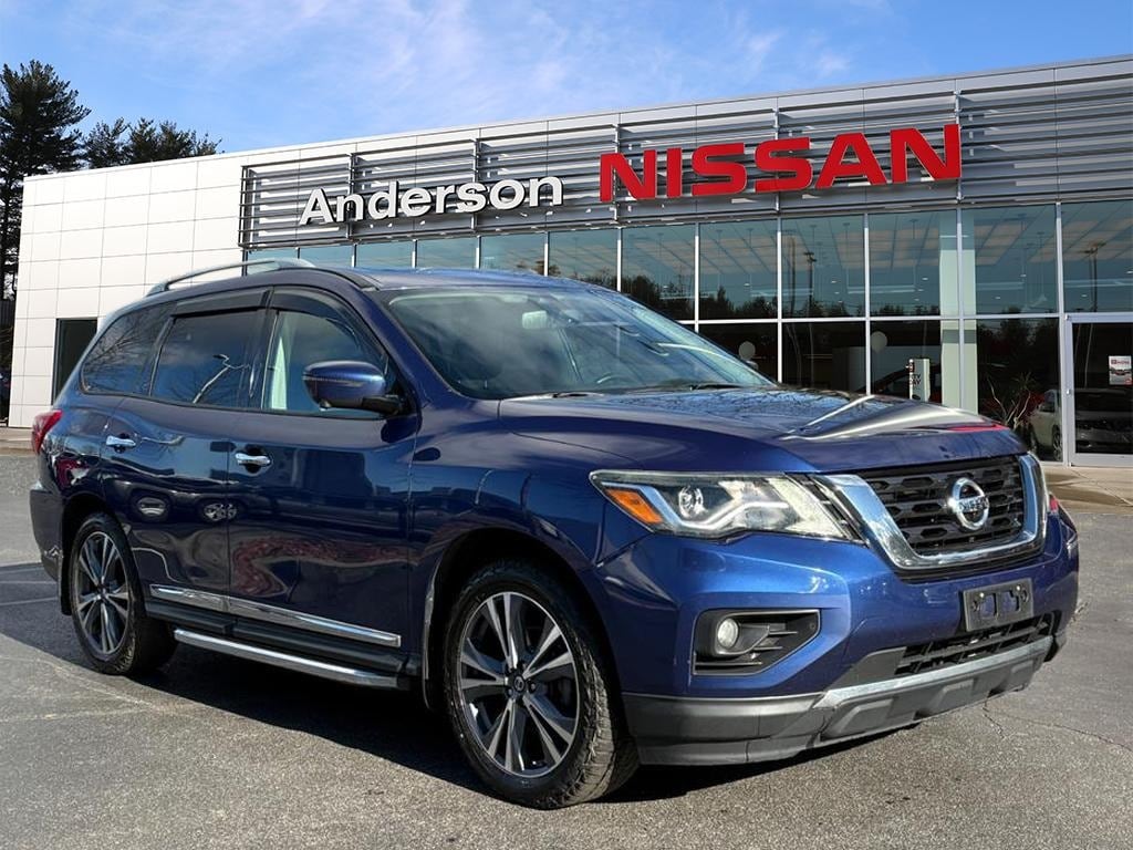 2019 Nissan Pathfinder Platinum's photo