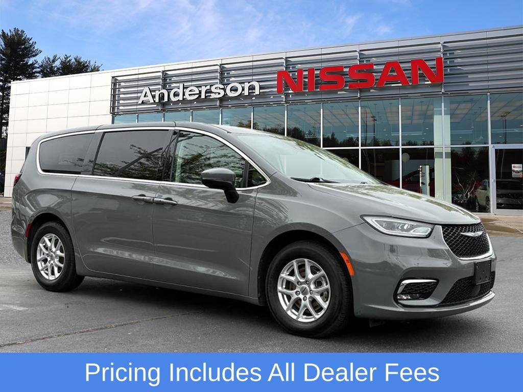 2023 Chrysler Pacifica Touring L's photo