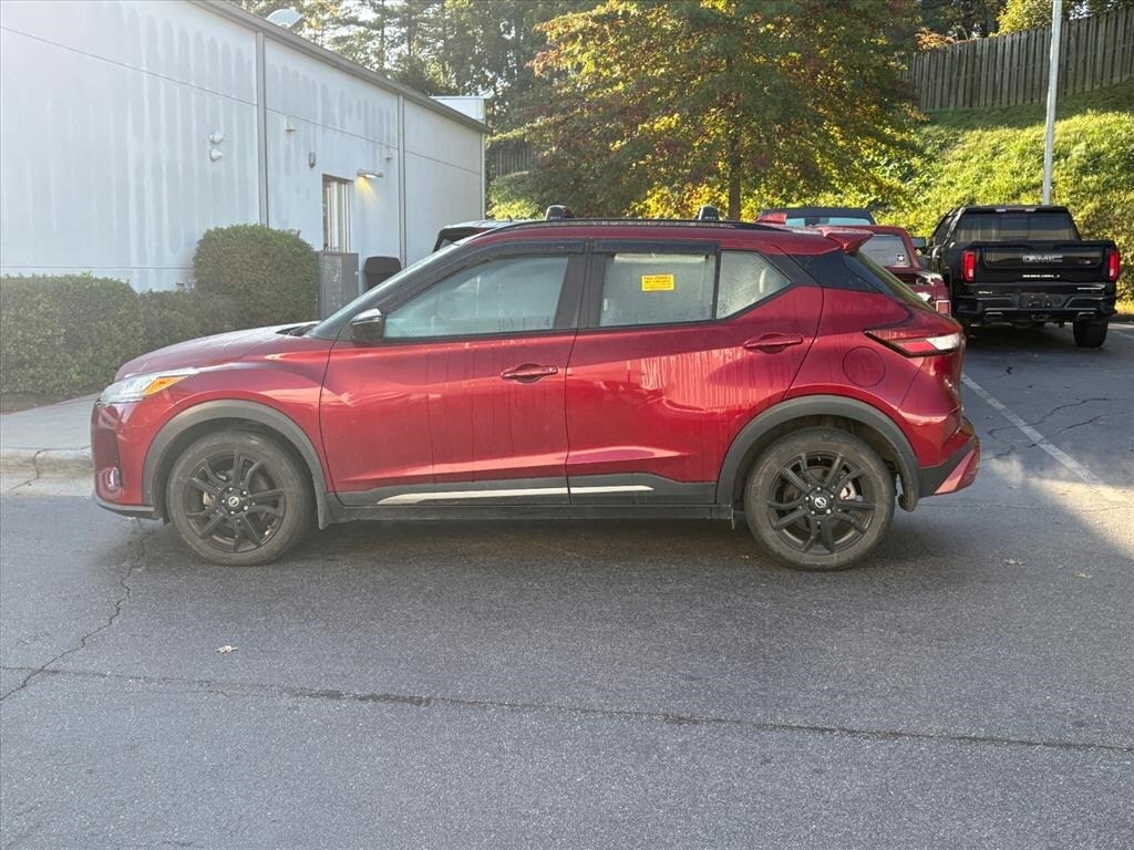 2021 Nissan Kicks SR photo 3