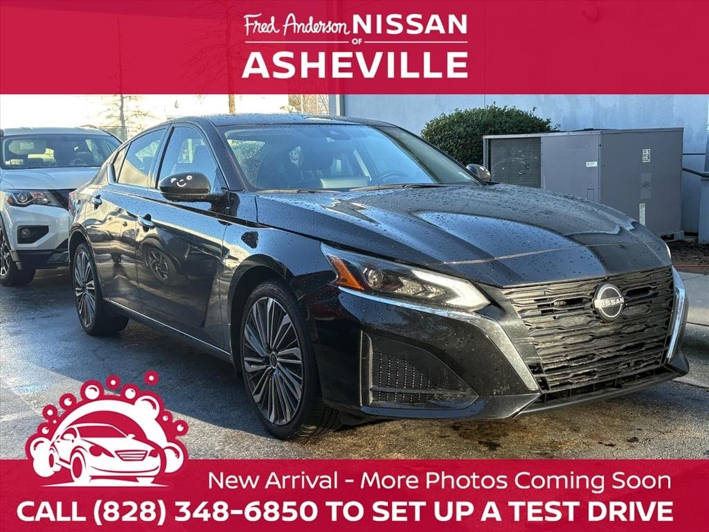 2023 Nissan Altima SL's photo