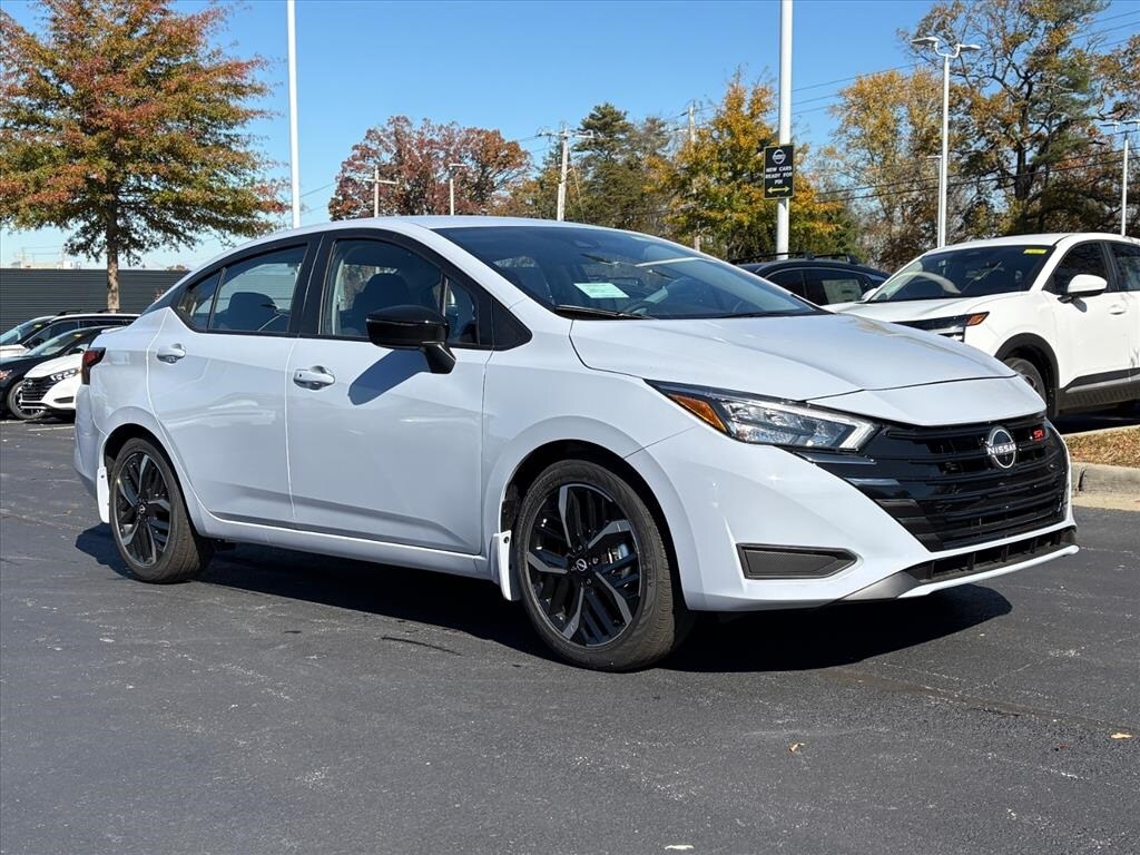 New 2025 Nissan Versa 1.6 SR Sedan