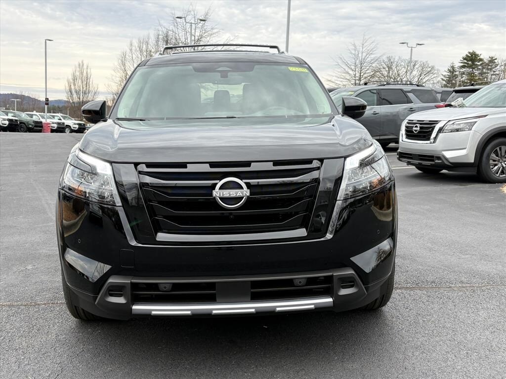 New 2025 Nissan Pathfinder Platinum SUV