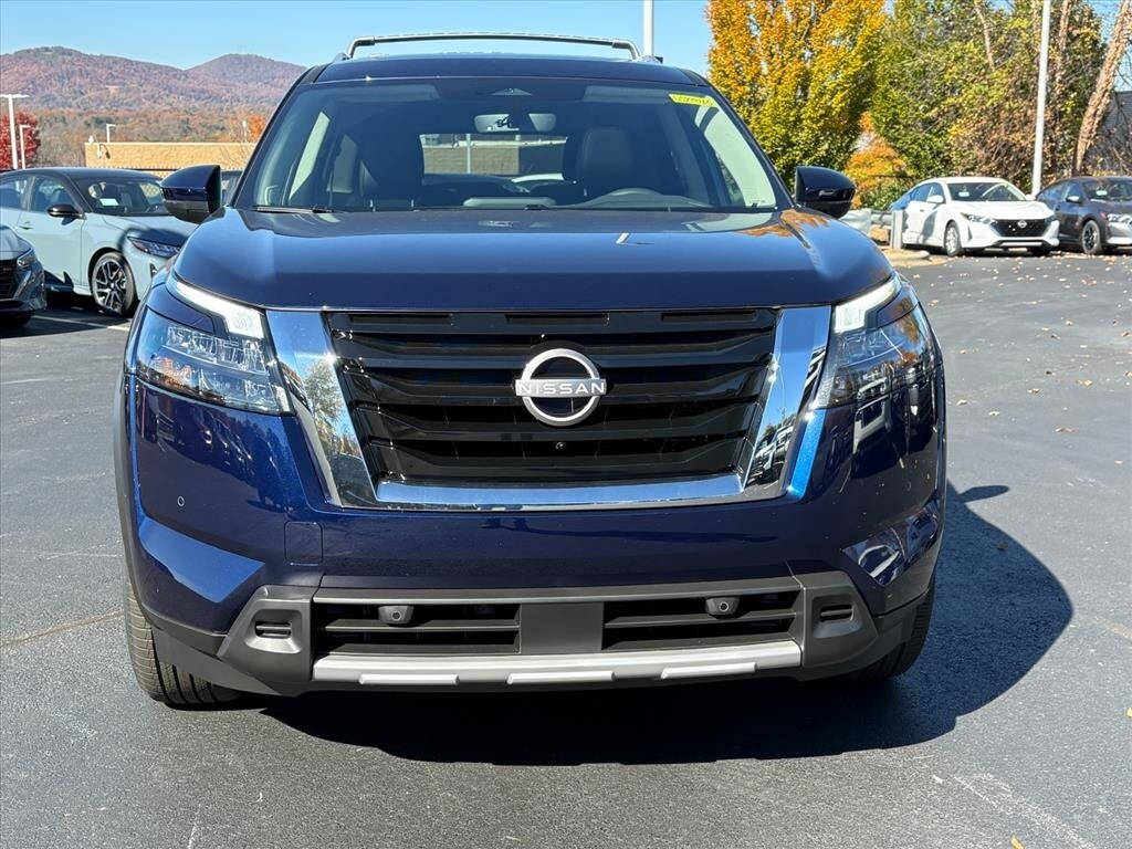 New 2025 Nissan Pathfinder SL SUV
