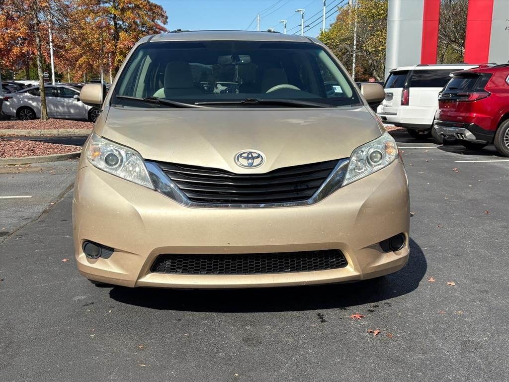 Used 2014 Toyota Sienna LE Minivan/Van