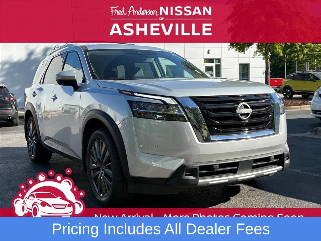 2024 Nissan Pathfinder SL 4WD's photo