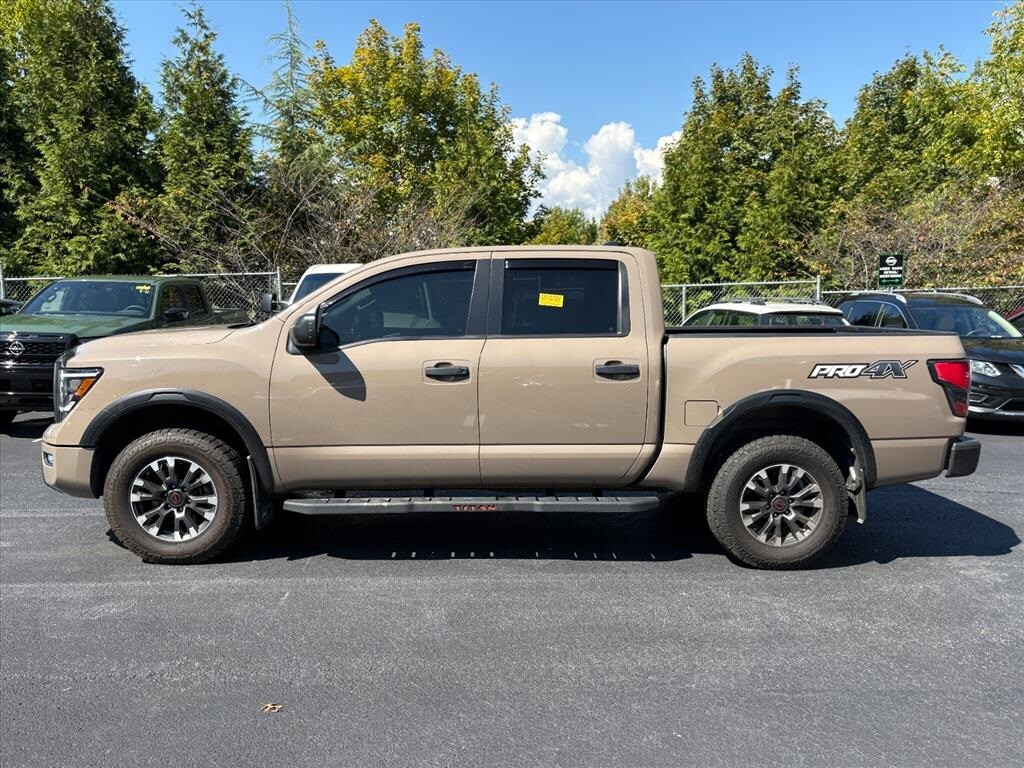 2023 Nissan Titan PRO-4X photo 3