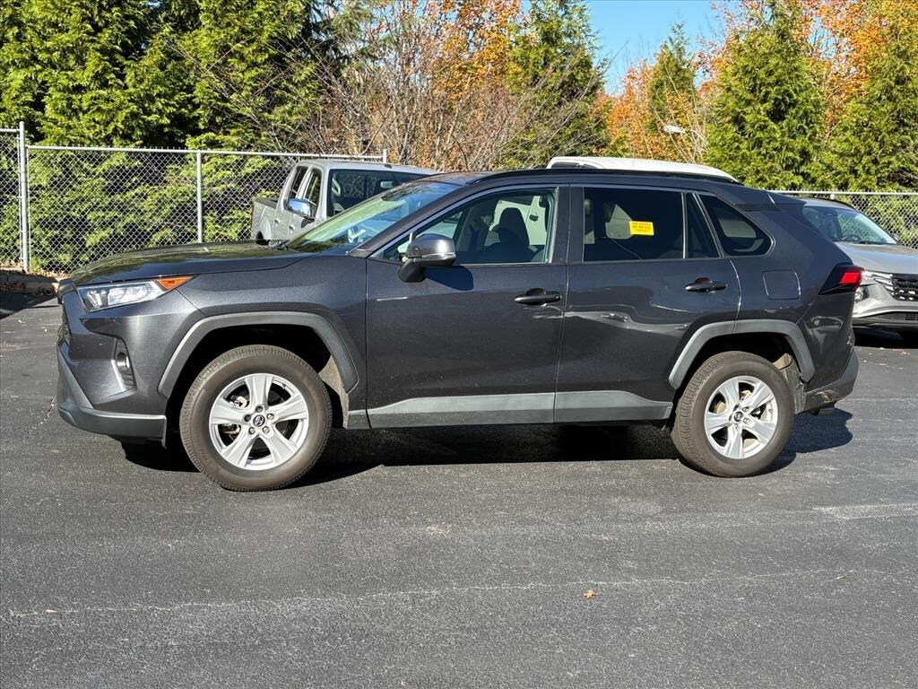 2020 Toyota RAV4 XLE photo 2