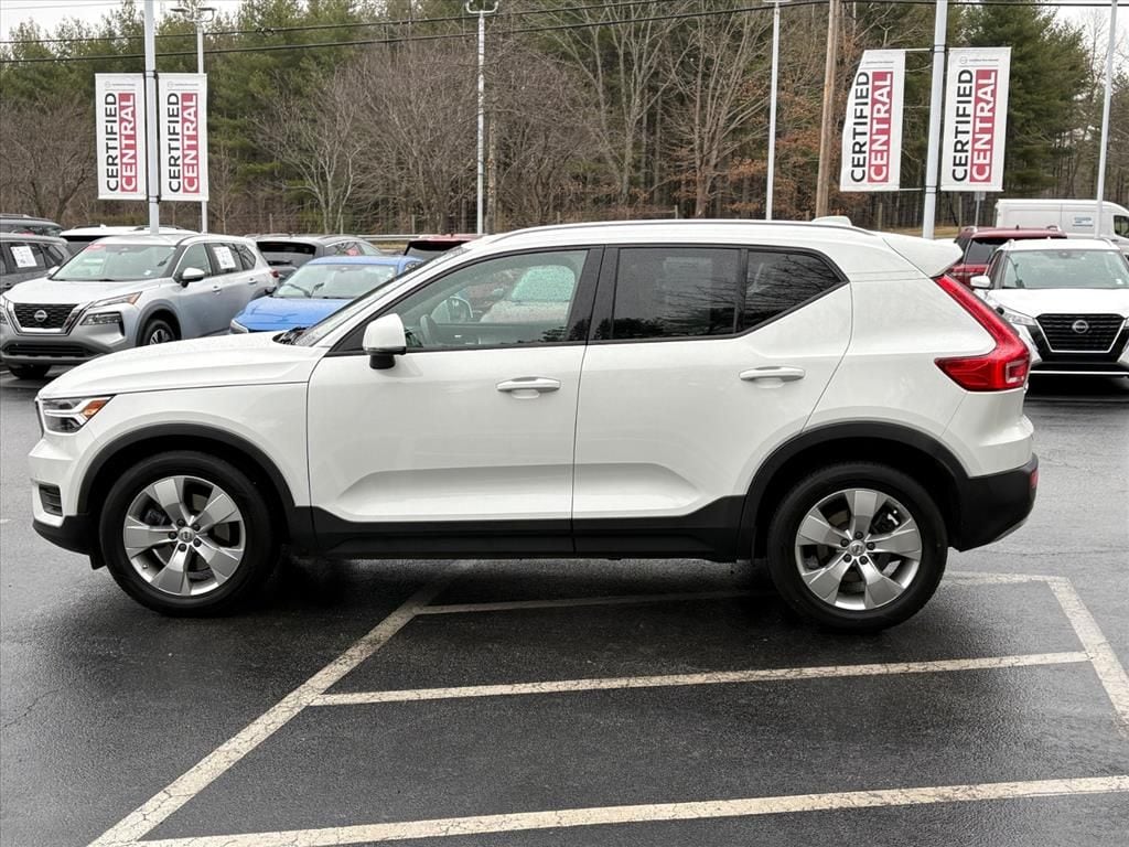 Used 2020 Volvo XC40 Momentum SUV