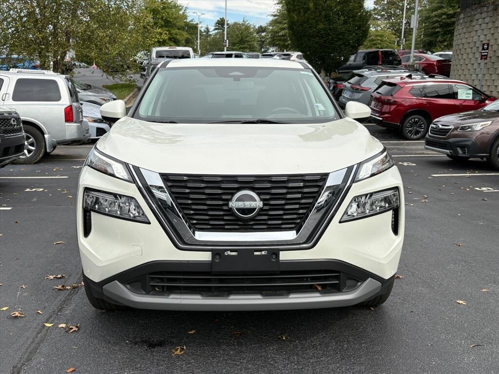 2023 Nissan Rogue SV photo 2