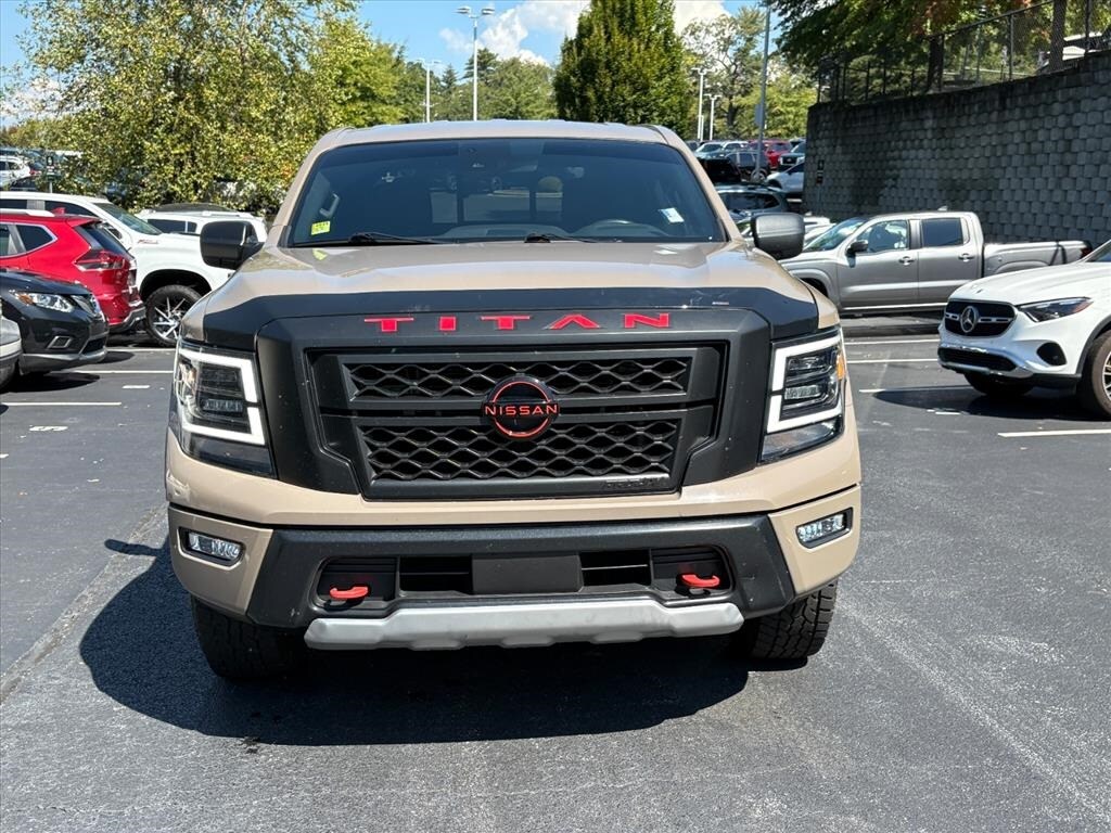 2023 Nissan Titan PRO-4X photo 2