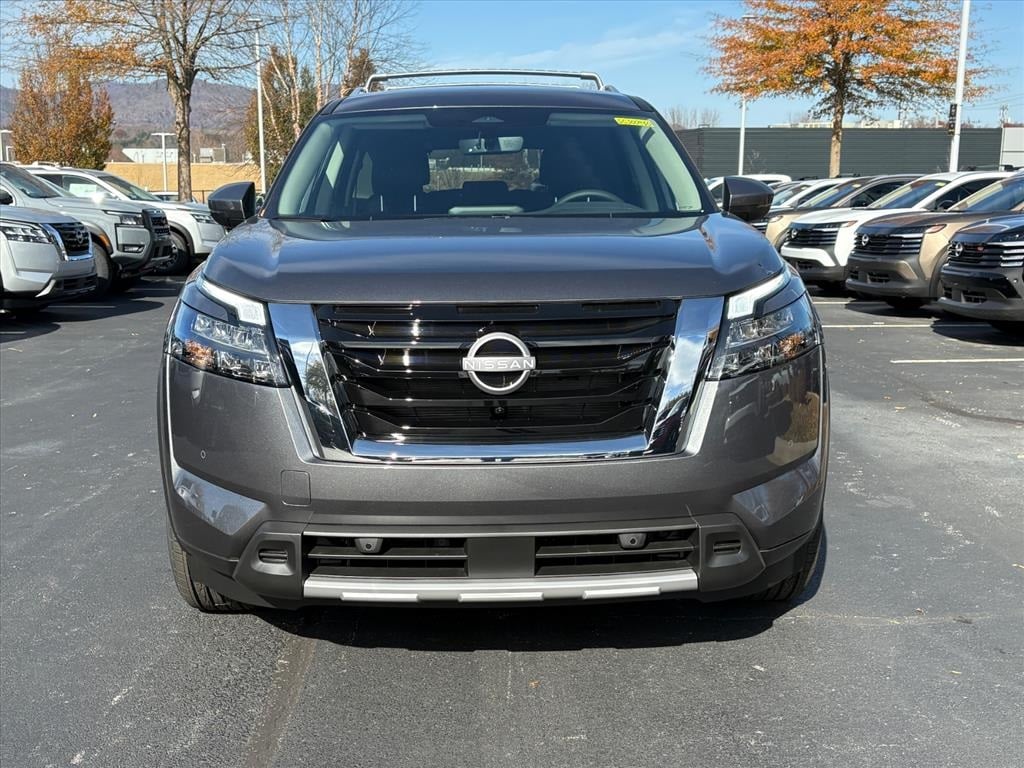 New 2025 Nissan Pathfinder SL SUV