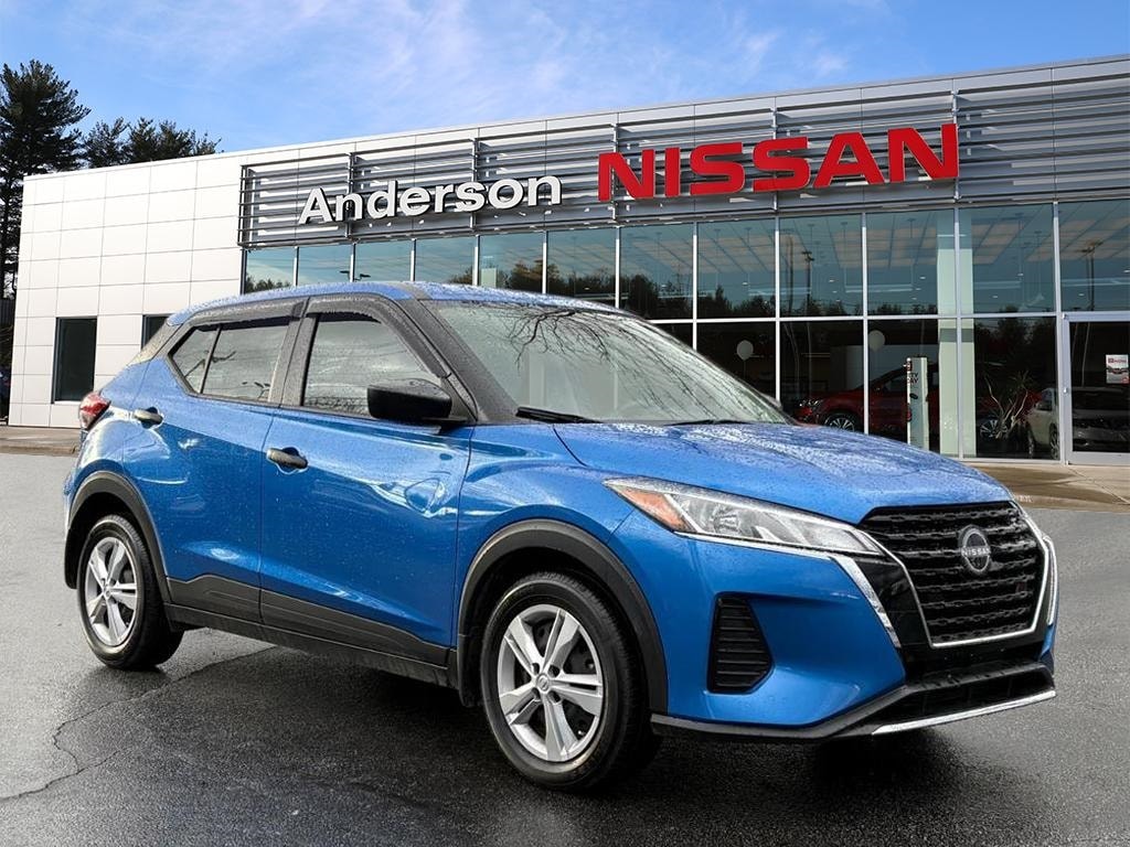 2023 Nissan Kicks S's photo