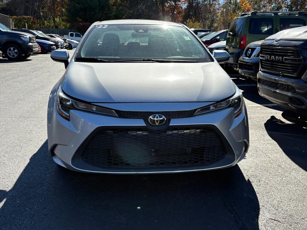 2022 Toyota Corolla LE photo 2