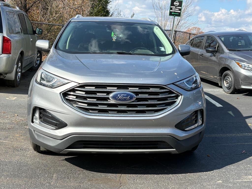 2021 Ford Edge SEL photo 2