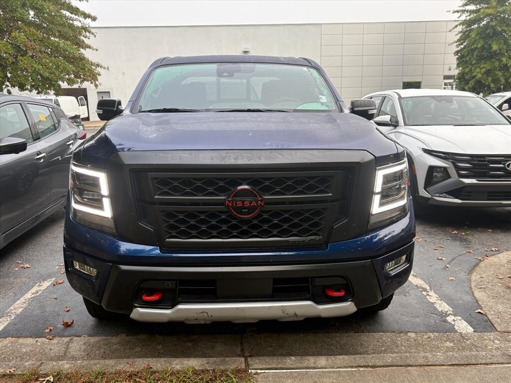 2024 Nissan Titan PRO-4X photo 2
