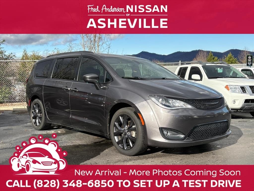 2020 Chrysler Pacifica Touring