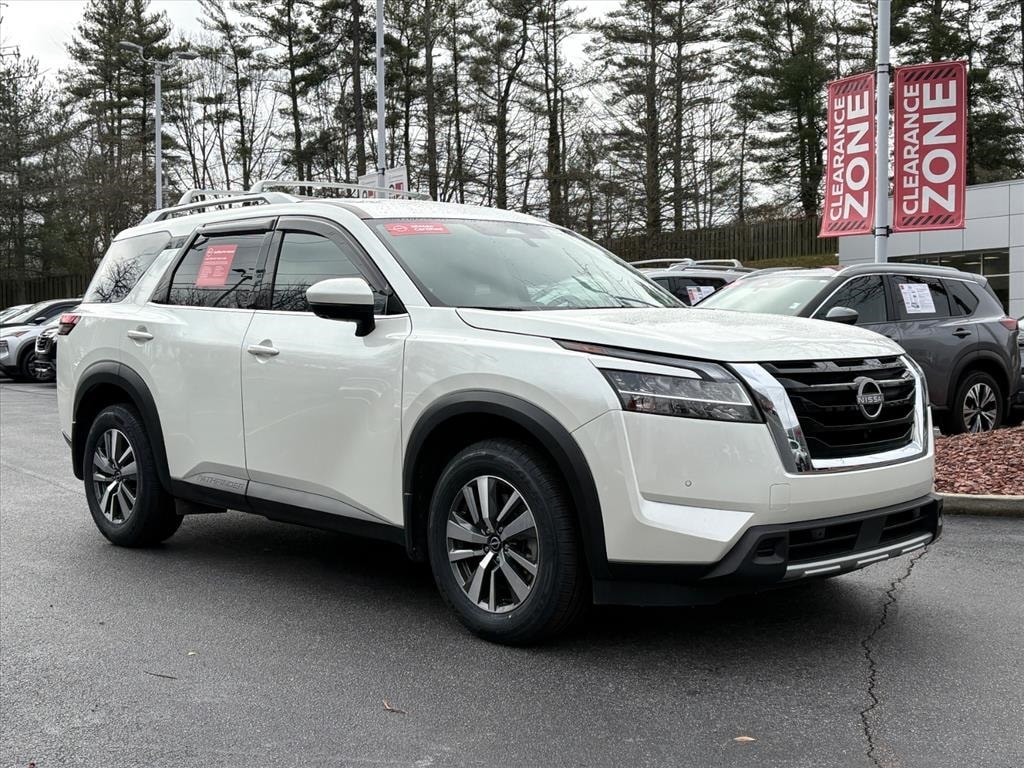 2024 Nissan Pathfinder SL's photo