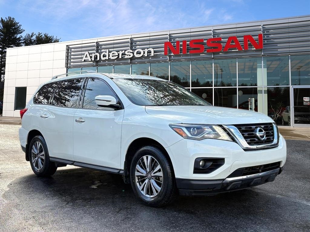 2019 Nissan Pathfinder SV's photo