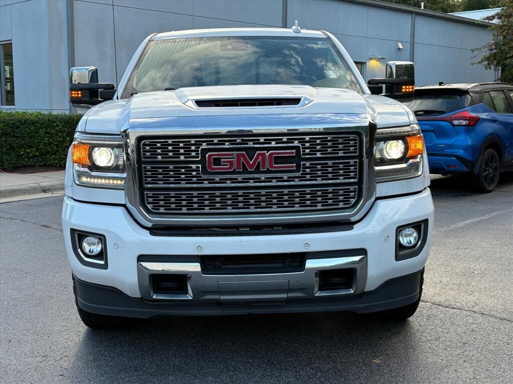 2019 Gmc Sierra HD Denali photo 2