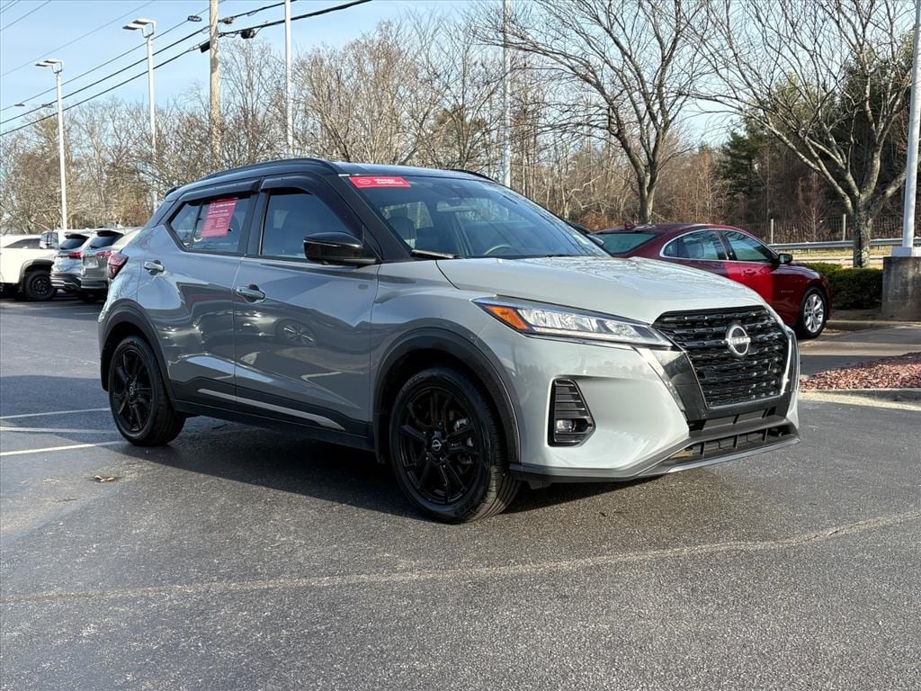 2023 Nissan Kicks SR