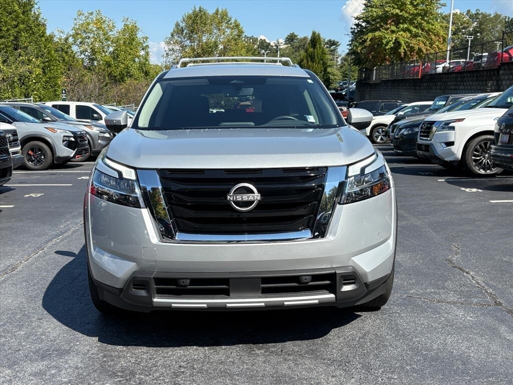 2023 Nissan Pathfinder SL photo 2