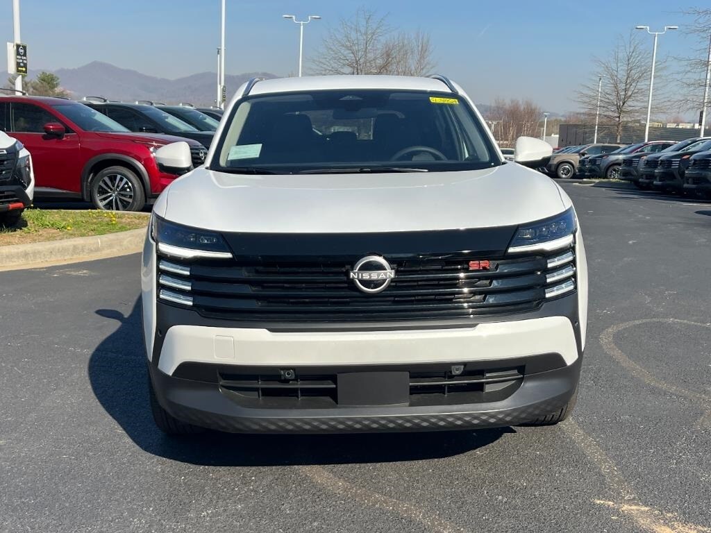 2025 Nissan Kicks SR photo 2