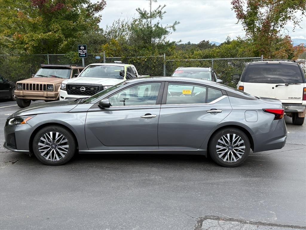 2023 Nissan Altima 2.5 SV photo 2