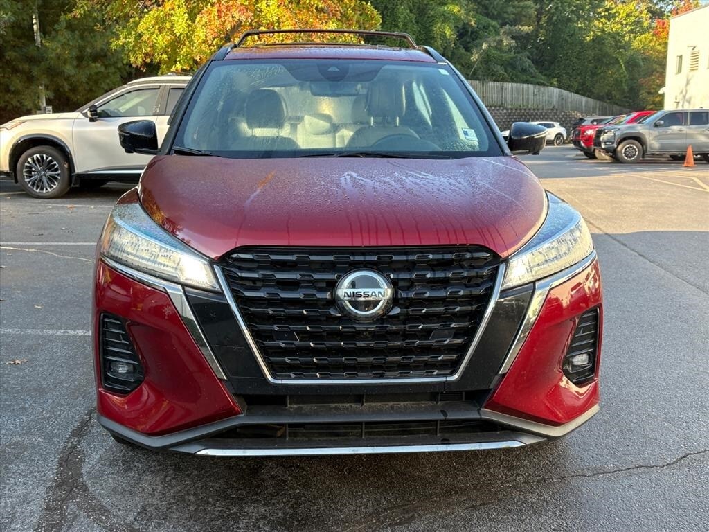 2021 Nissan Kicks SR photo 2