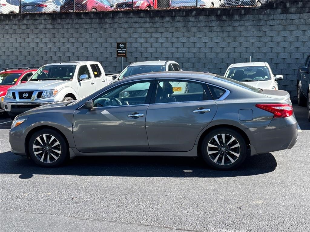 2017 Nissan Altima 2.5 SV photo 3