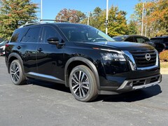 2025 Nissan Pathfinder Platinum SUV