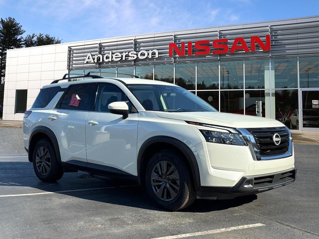 2024 Nissan Pathfinder SV