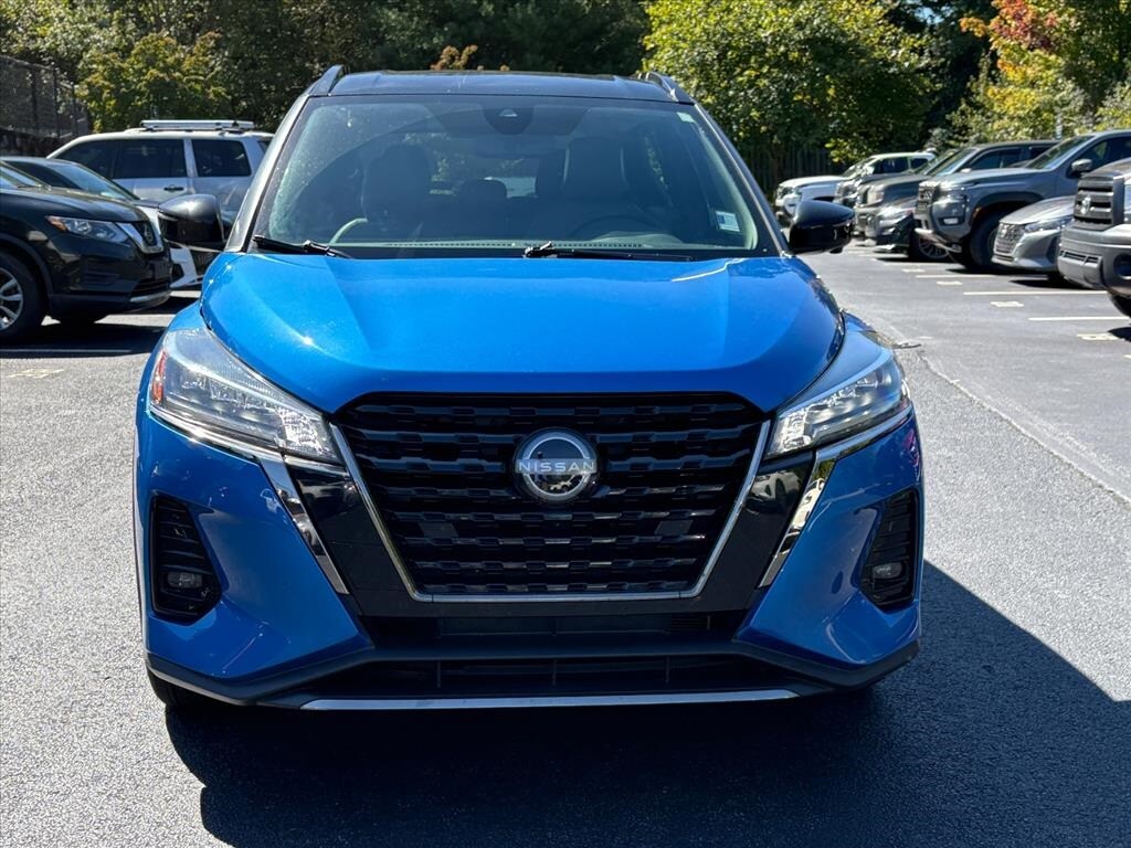 2024 Nissan Kicks SR photo 2