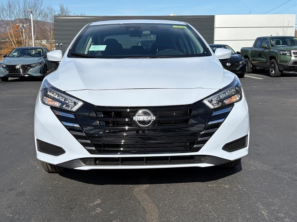 New 2025 Nissan Versa 1.6 SV Sedan