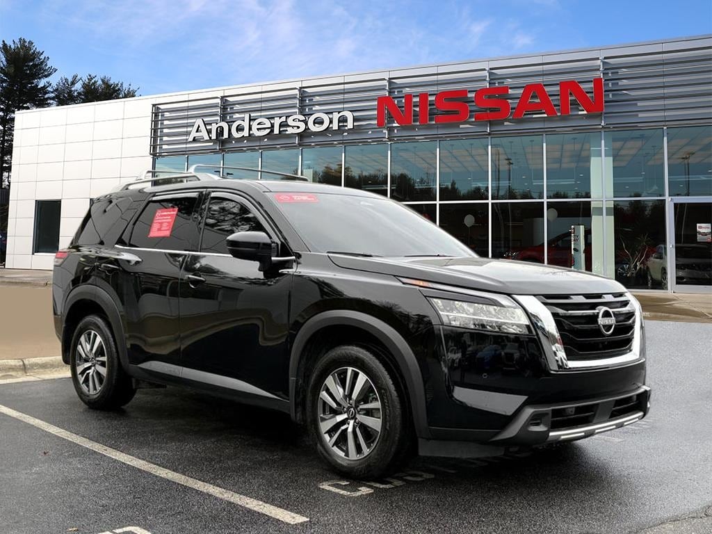 2024 Nissan Pathfinder SL's photo