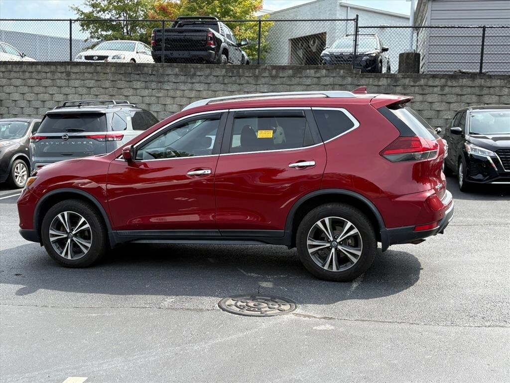 2020 Nissan Rogue SV photo 3