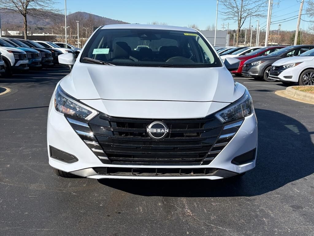 New 2025 Nissan Versa 1.6 SV Sedan