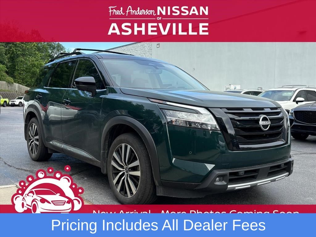 2024 Nissan Pathfinder Platinum 4WD's photo