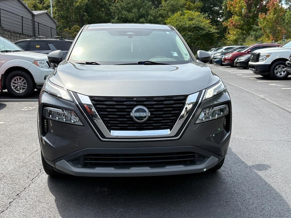 2022 Nissan Rogue SV photo 2