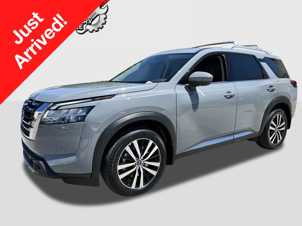 2025 Nissan Pathfinder Platinum's photo