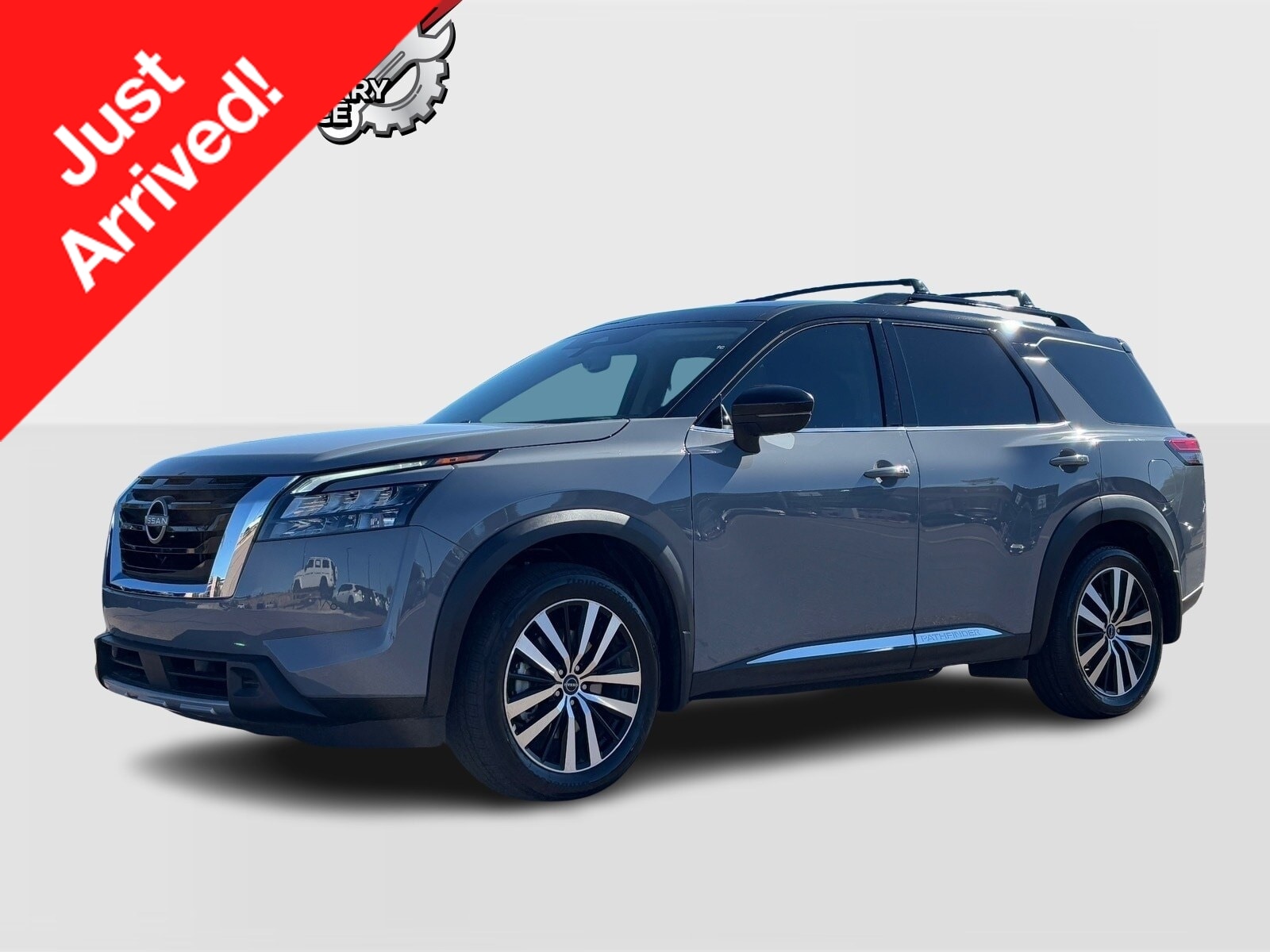 2025 Nissan Pathfinder Platinum's photo