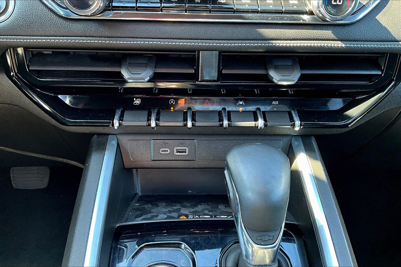 2023 Chevrolet Colorado LT - Photo 16