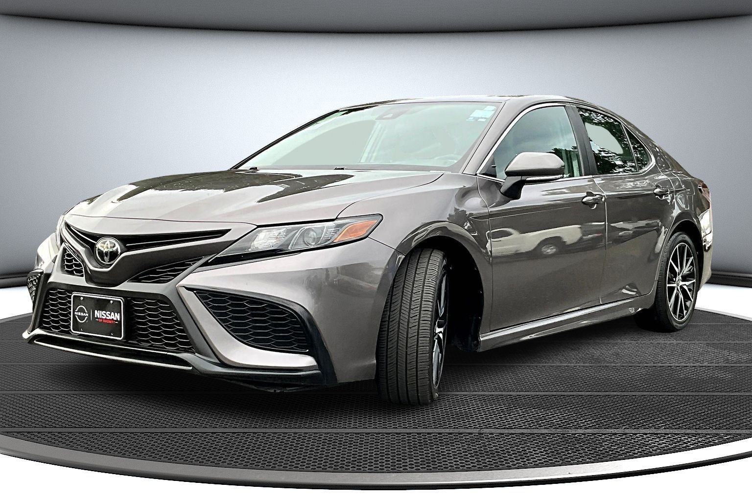 2022 Toyota Camry SE photo 3