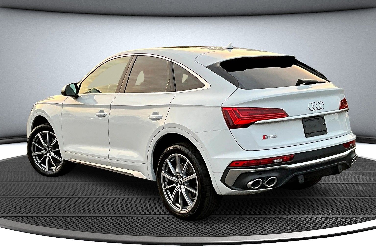 2022 Audi SQ5 Premium Plus photo 2