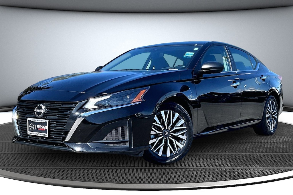 Used 2025 Nissan Altima SV Sedan
