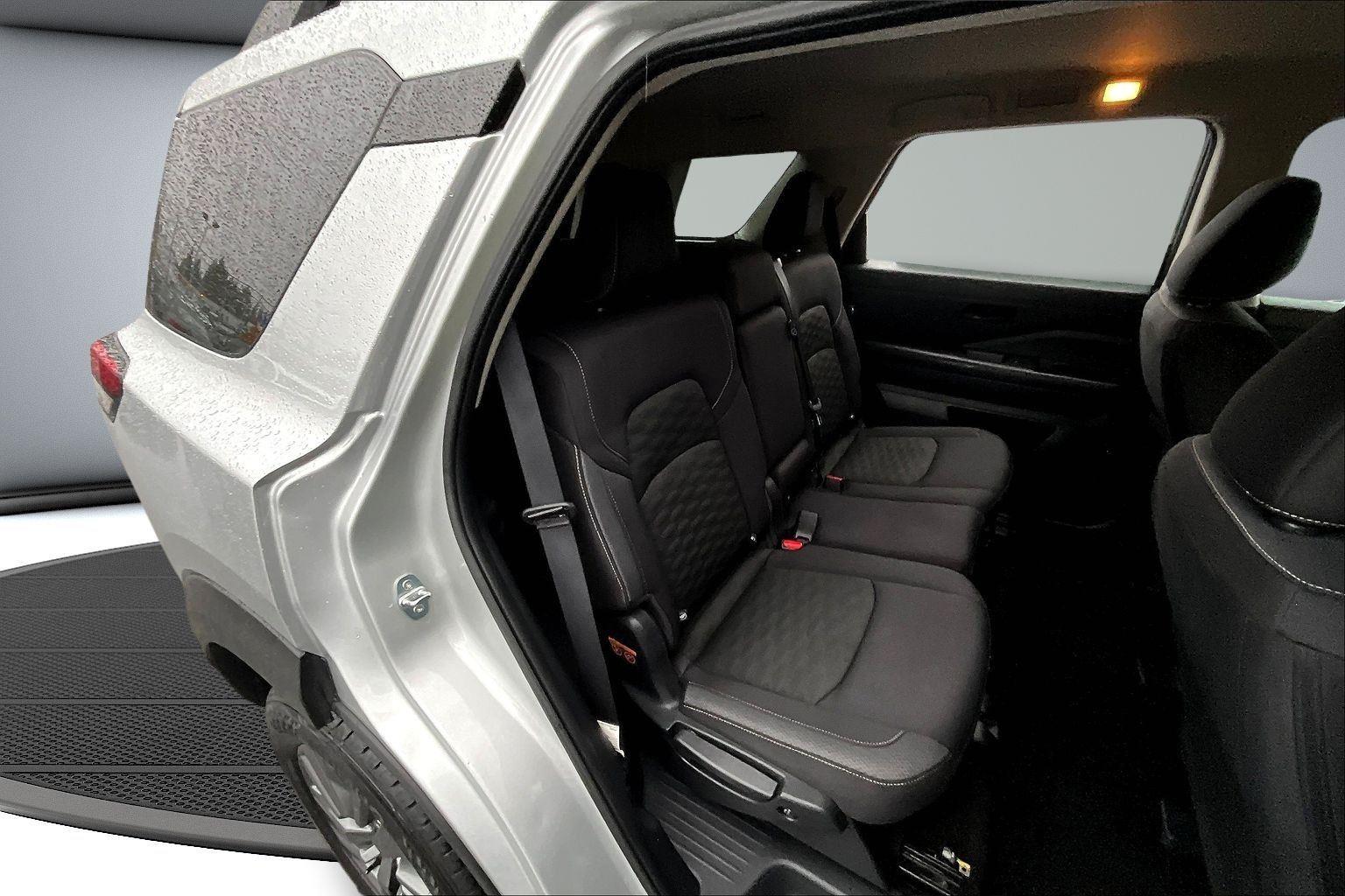 2024 Nissan Pathfinder SV - Photo 23