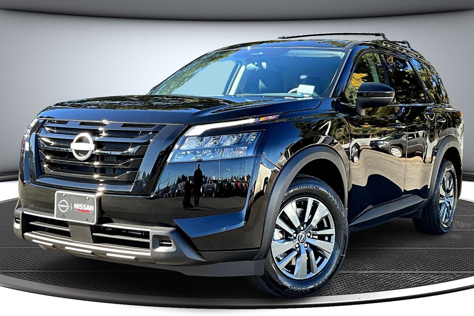 2025 Nissan Pathfinder SV photo 2