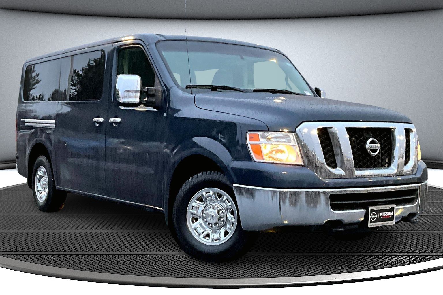 2015 Nissan NV Passenger SV's photo